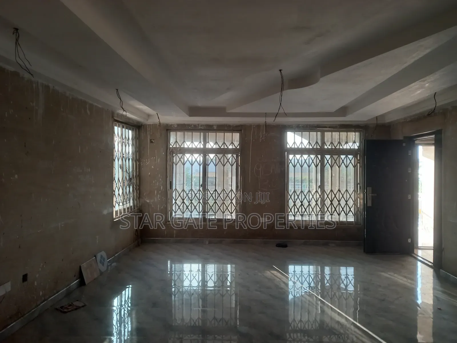 8bdrm House in Anwiaa ( Near Tafo, Kumasi Metropolitan for sale