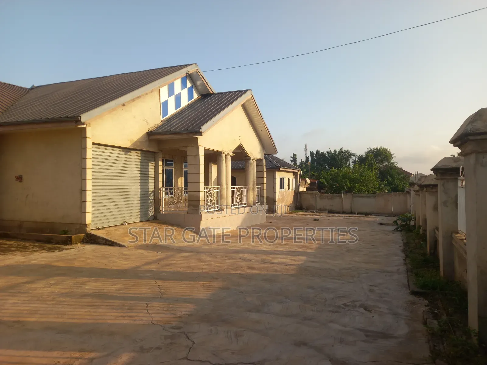 8bdrm House in Anwiaa ( Near Tafo, Kumasi Metropolitan for sale