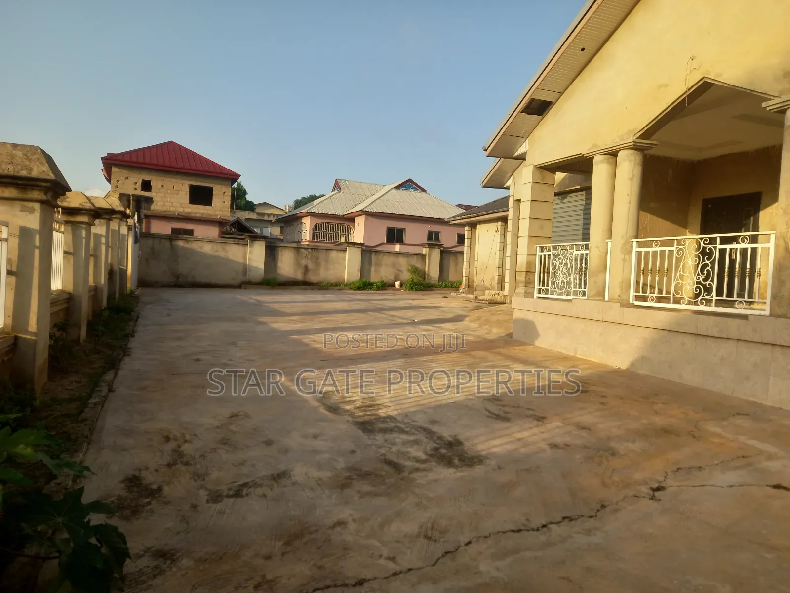 8bdrm House in Anwiaa ( Near Tafo, Kumasi Metropolitan for sale