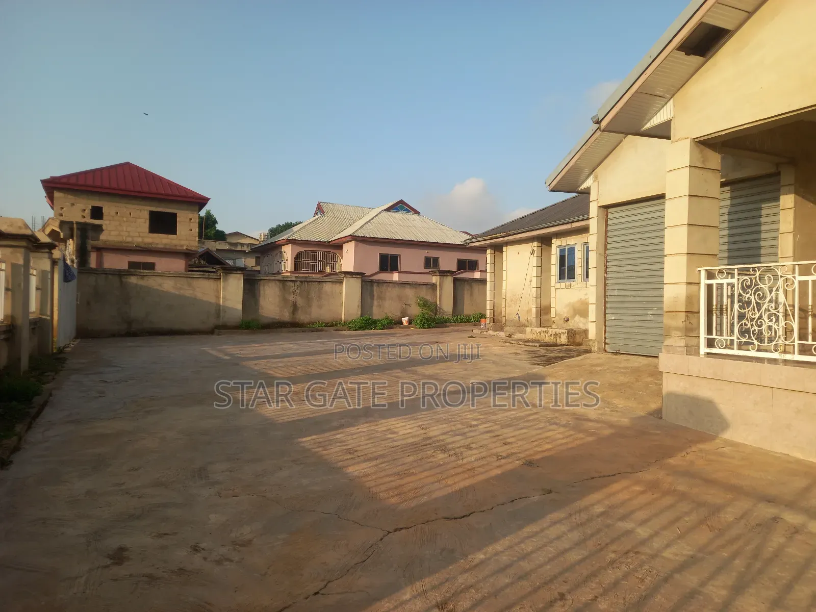 8bdrm House in Anwiaa ( Near Tafo, Kumasi Metropolitan for sale
