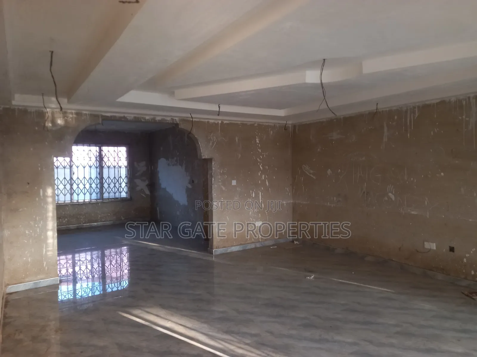 8bdrm House in Anwiaa ( Near Tafo, Kumasi Metropolitan for sale