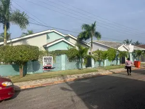 5bdrm House in Mataheko Tema Metropolitan for sale