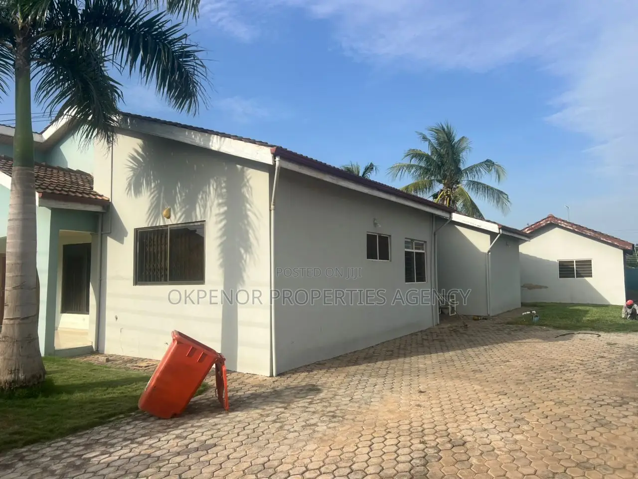 5bdrm House in Mataheko Tema Metropolitan for sale
