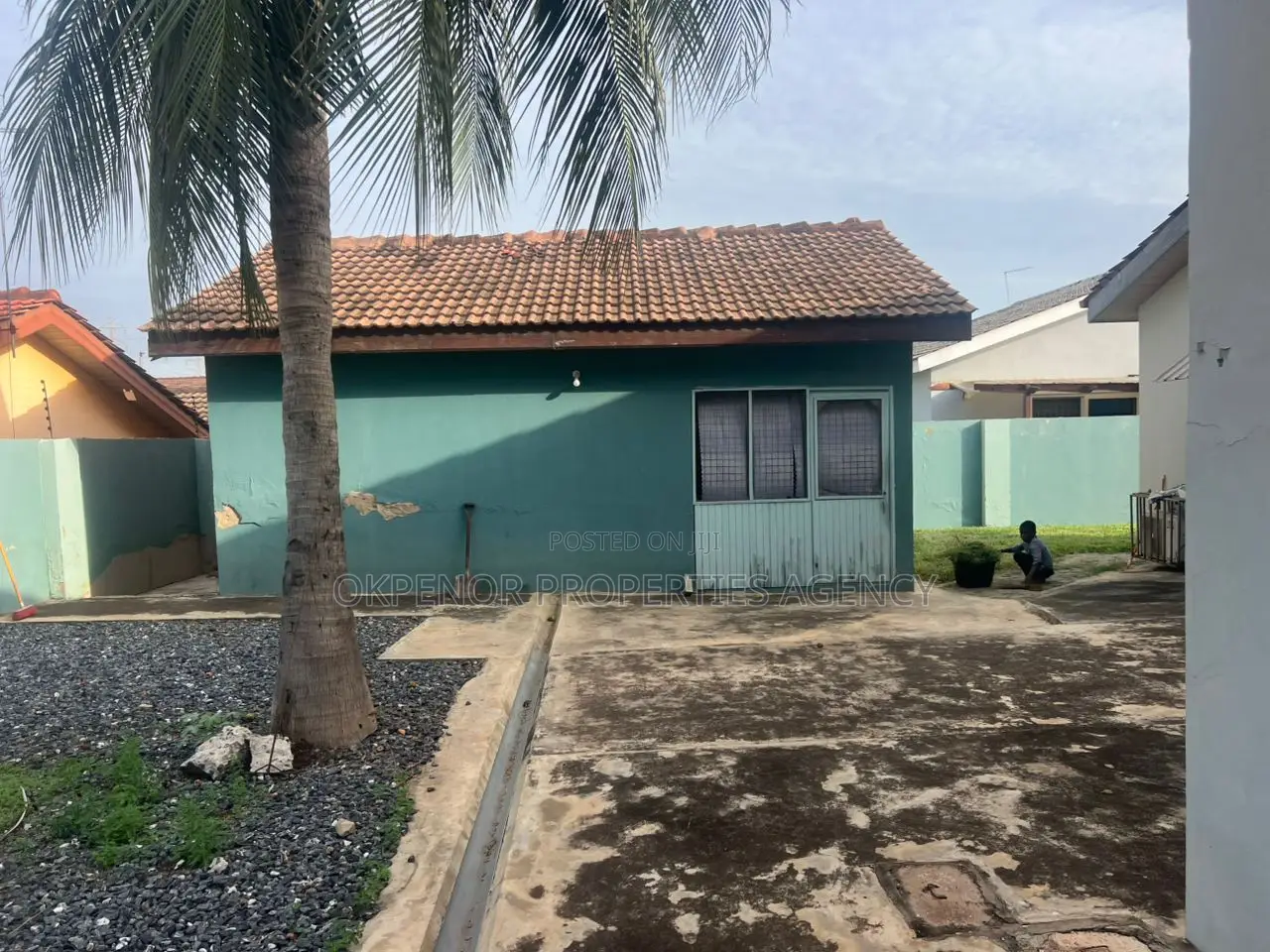 5bdrm House in Mataheko Tema Metropolitan for sale