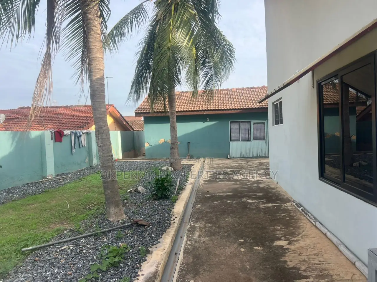 5bdrm House in Mataheko Tema Metropolitan for sale