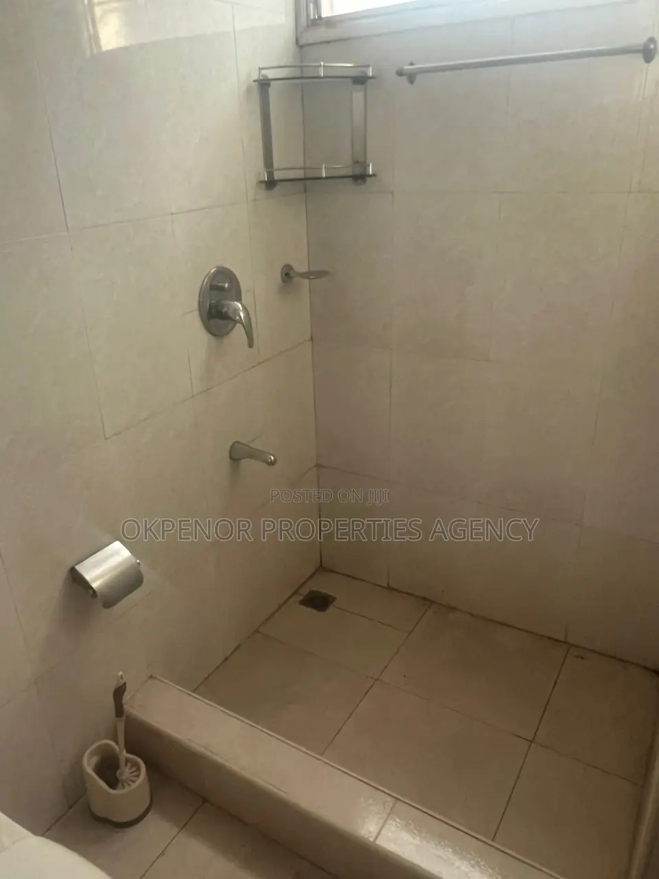 5bdrm House in Mataheko Tema Metropolitan for sale