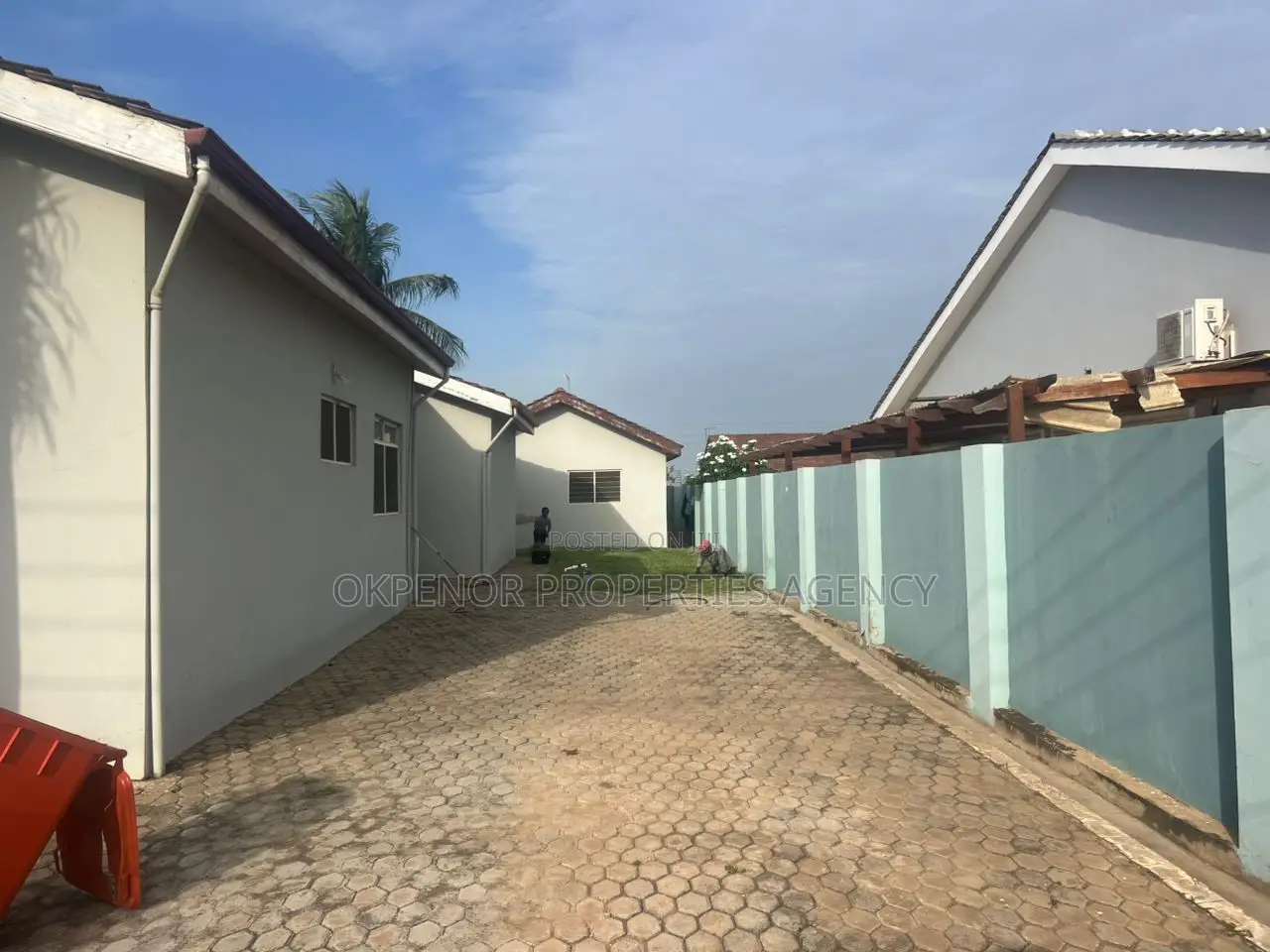 5bdrm House in Mataheko Tema Metropolitan for sale