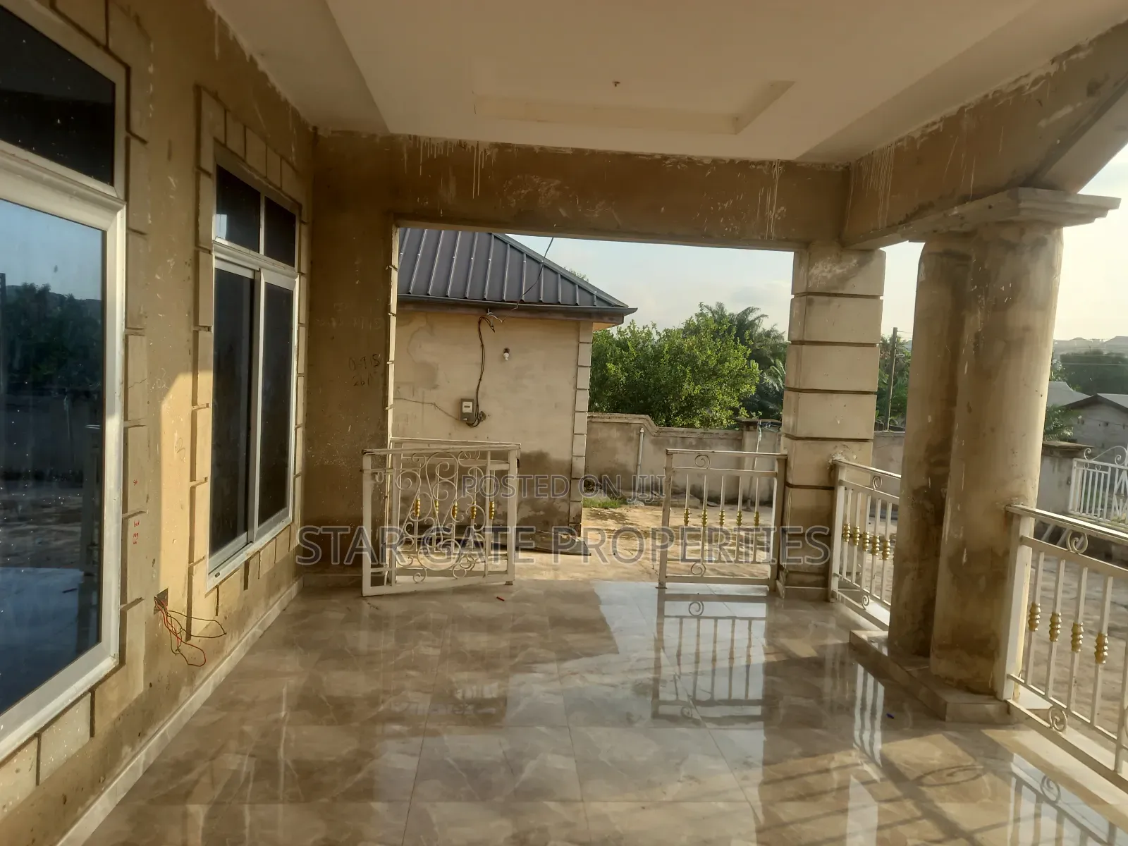 8bdrm House in Anwiaa ( Near Tafo, Kumasi Metropolitan for sale
