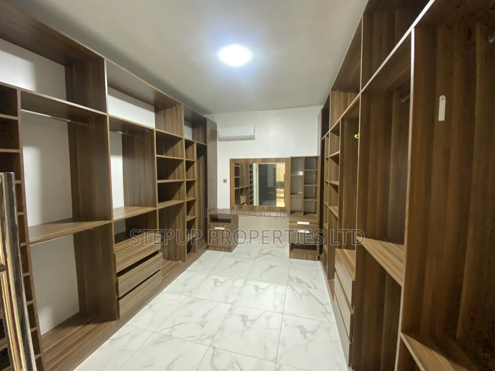Furnished 4bdrm House in Lakeside for sale