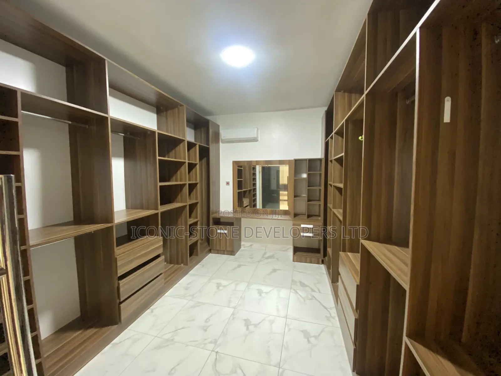 Furnished 4bdrm House in Lakeside for sale