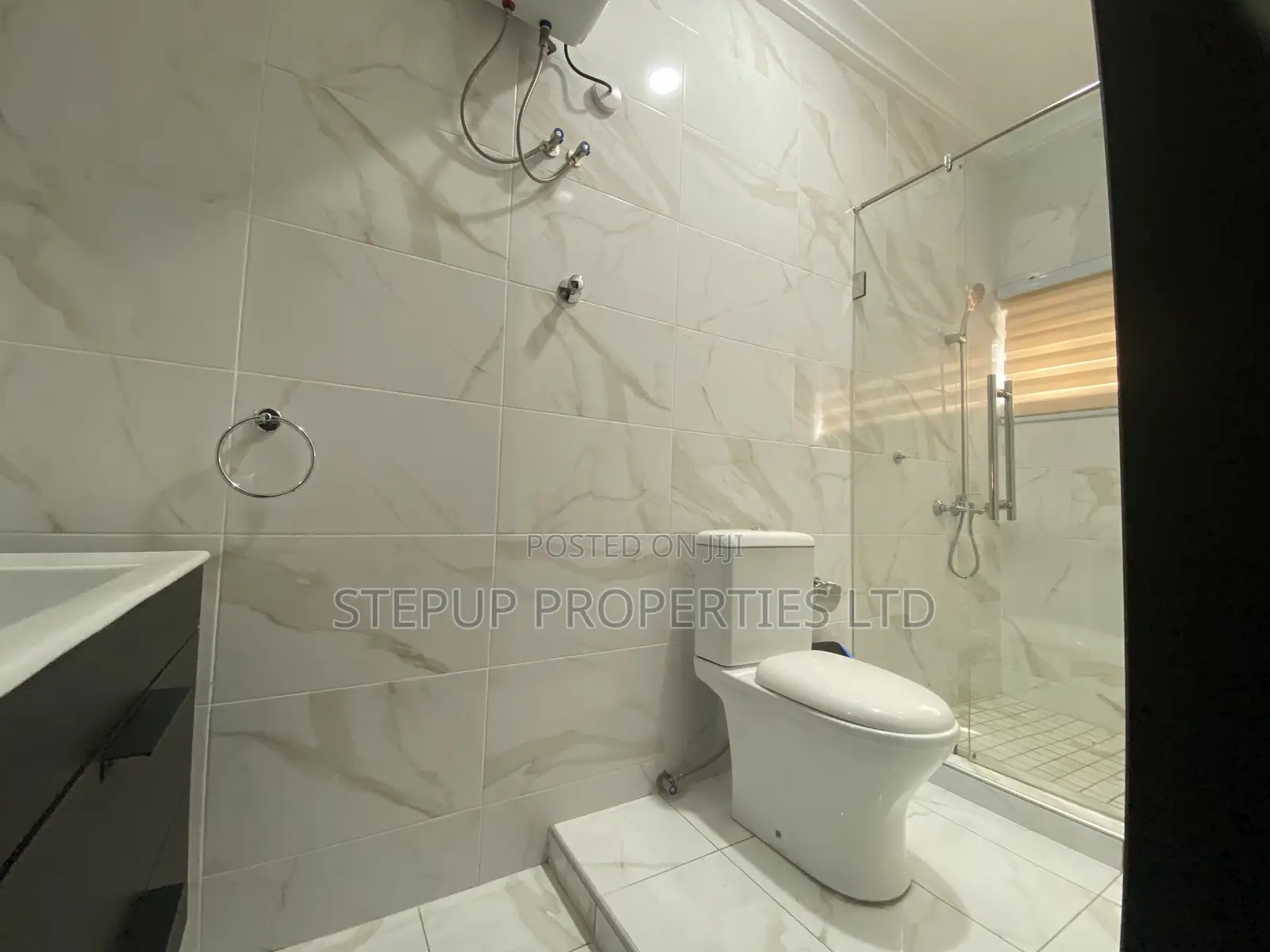 Furnished 4bdrm House in Lakeside for sale
