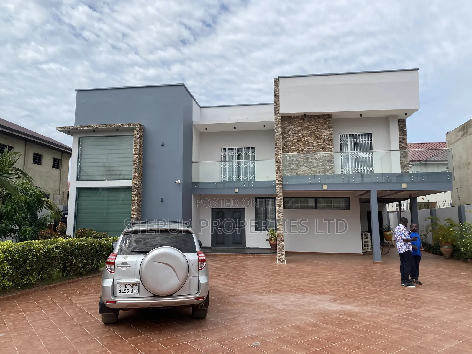 Furnished 4bdrm House in Lakeside for sale