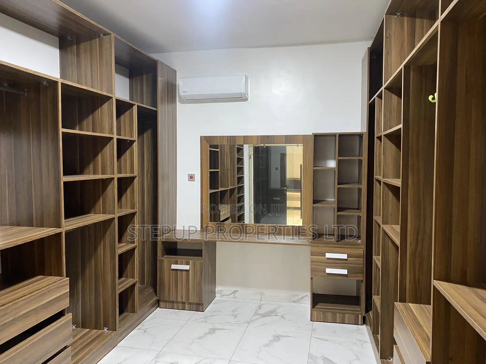 Furnished 4bdrm House in Lakeside for sale