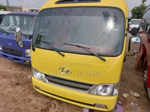 Hyundai County 2015 Yellow