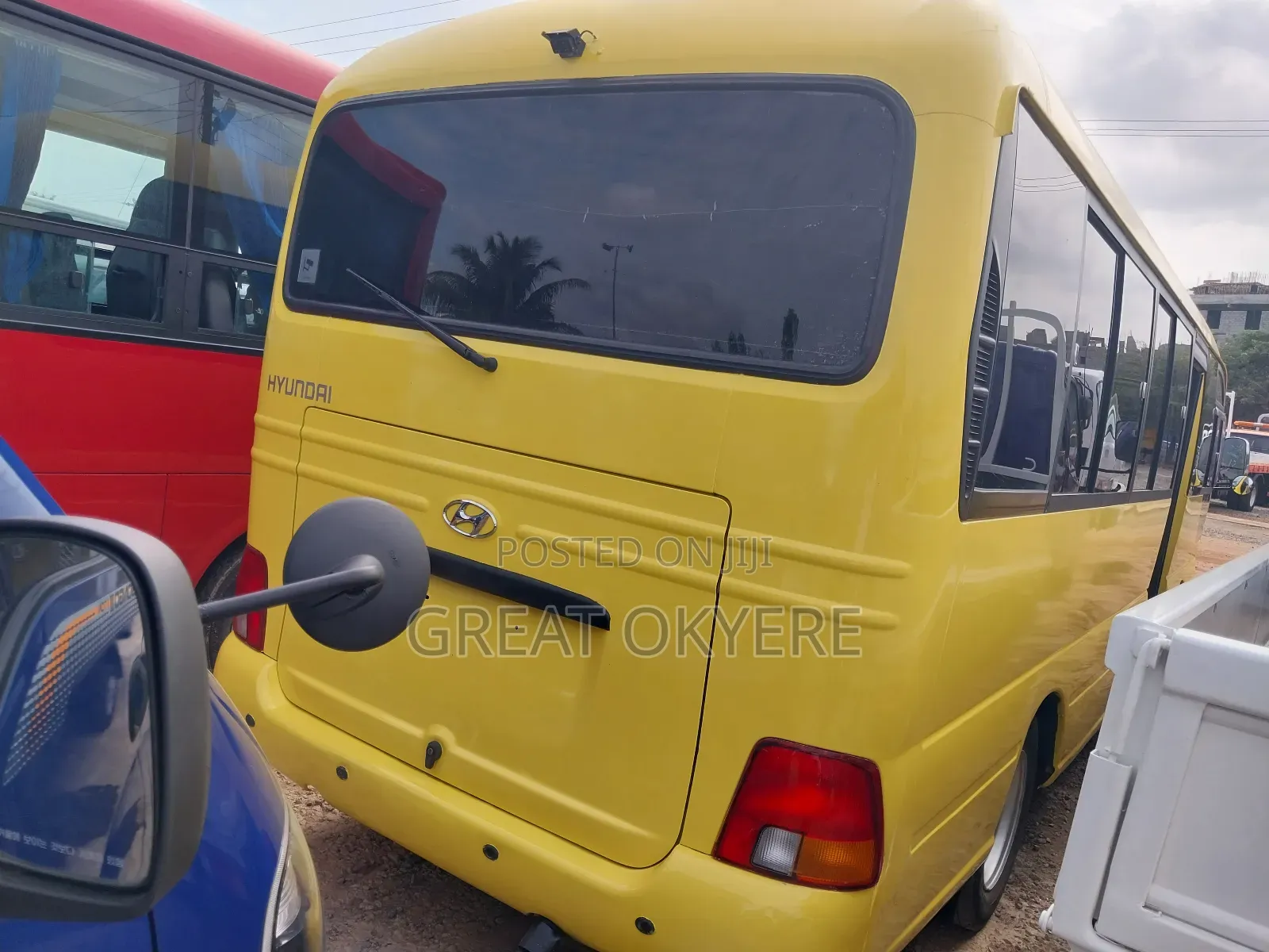 Hyundai County 2015 Yellow