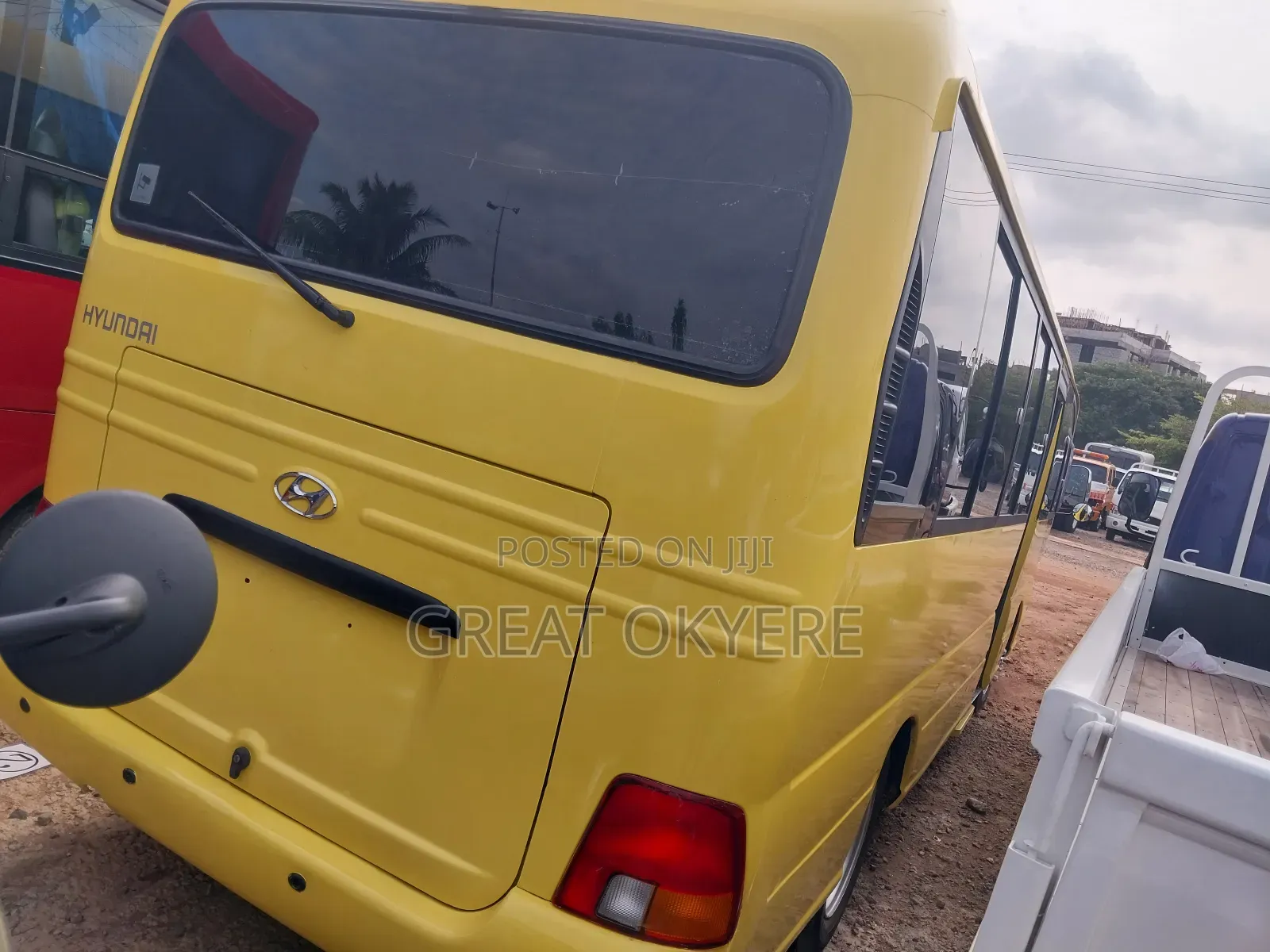 Hyundai County 2015 Yellow