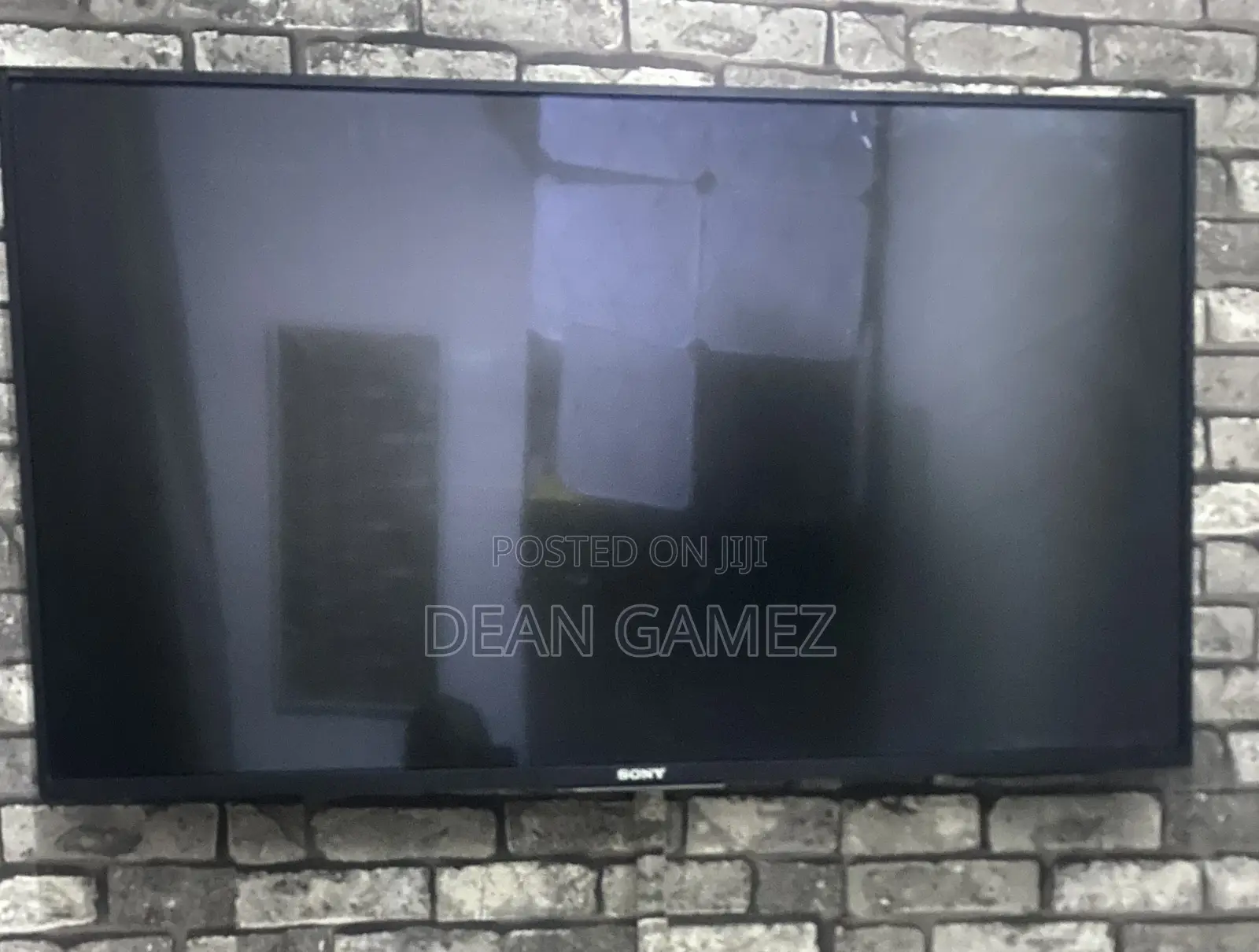 Sony Android Tv 43” HDR With Small Line on the Screen