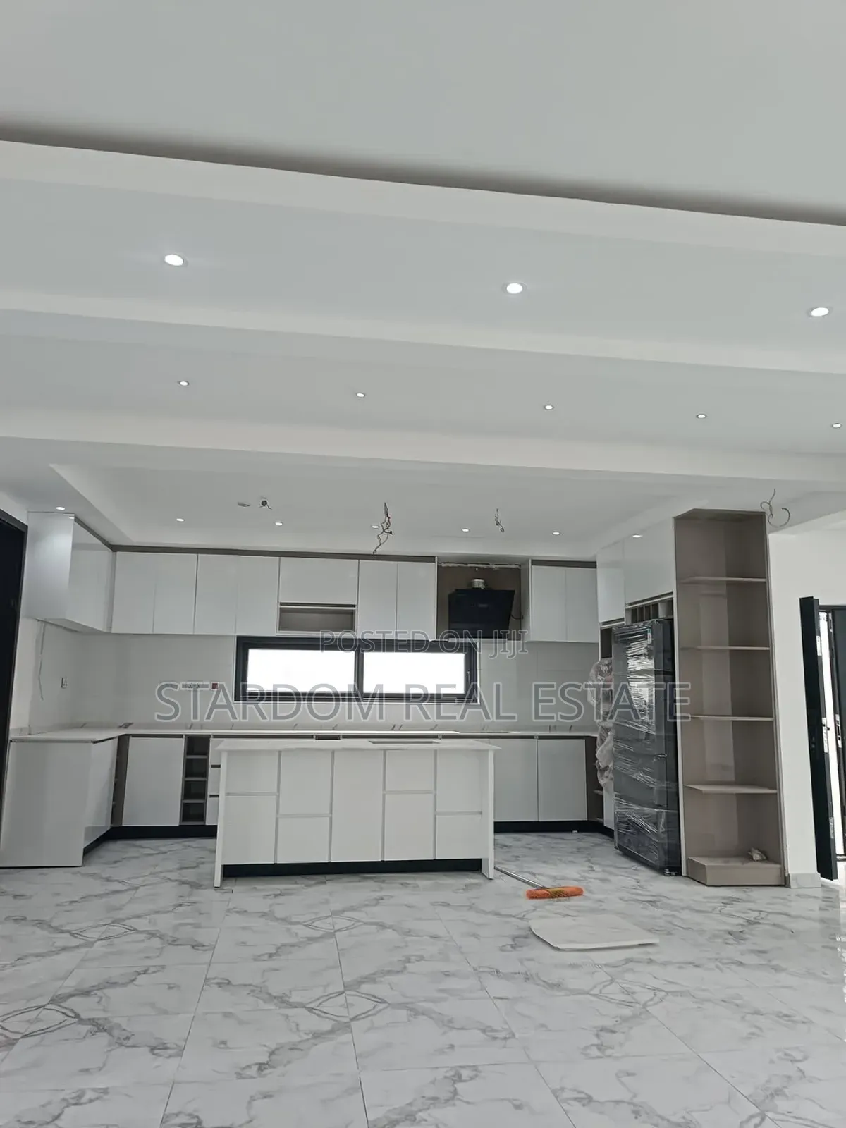 4bdrm Duplex in East Legon for sale