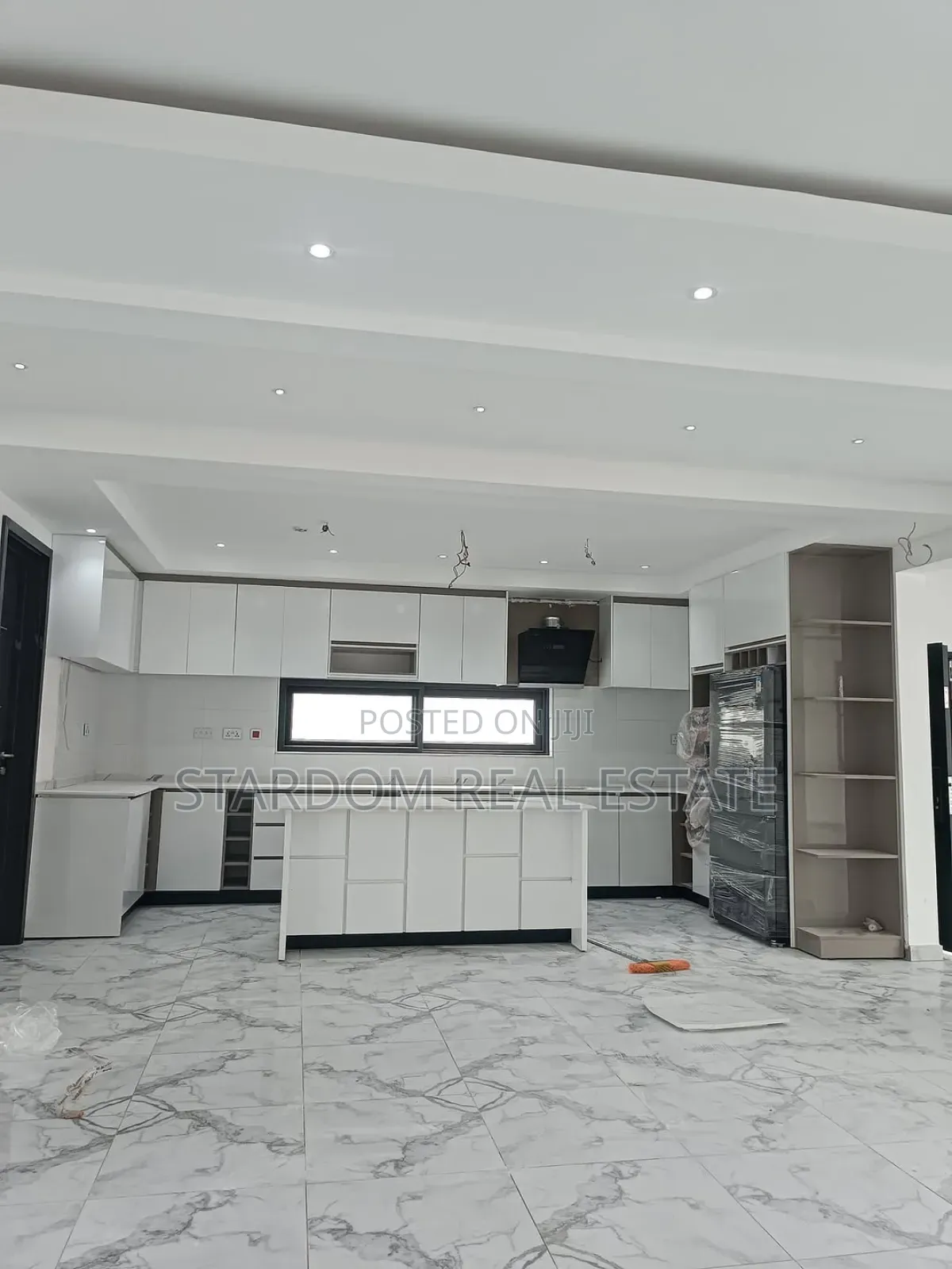 4bdrm Duplex in East Legon for sale