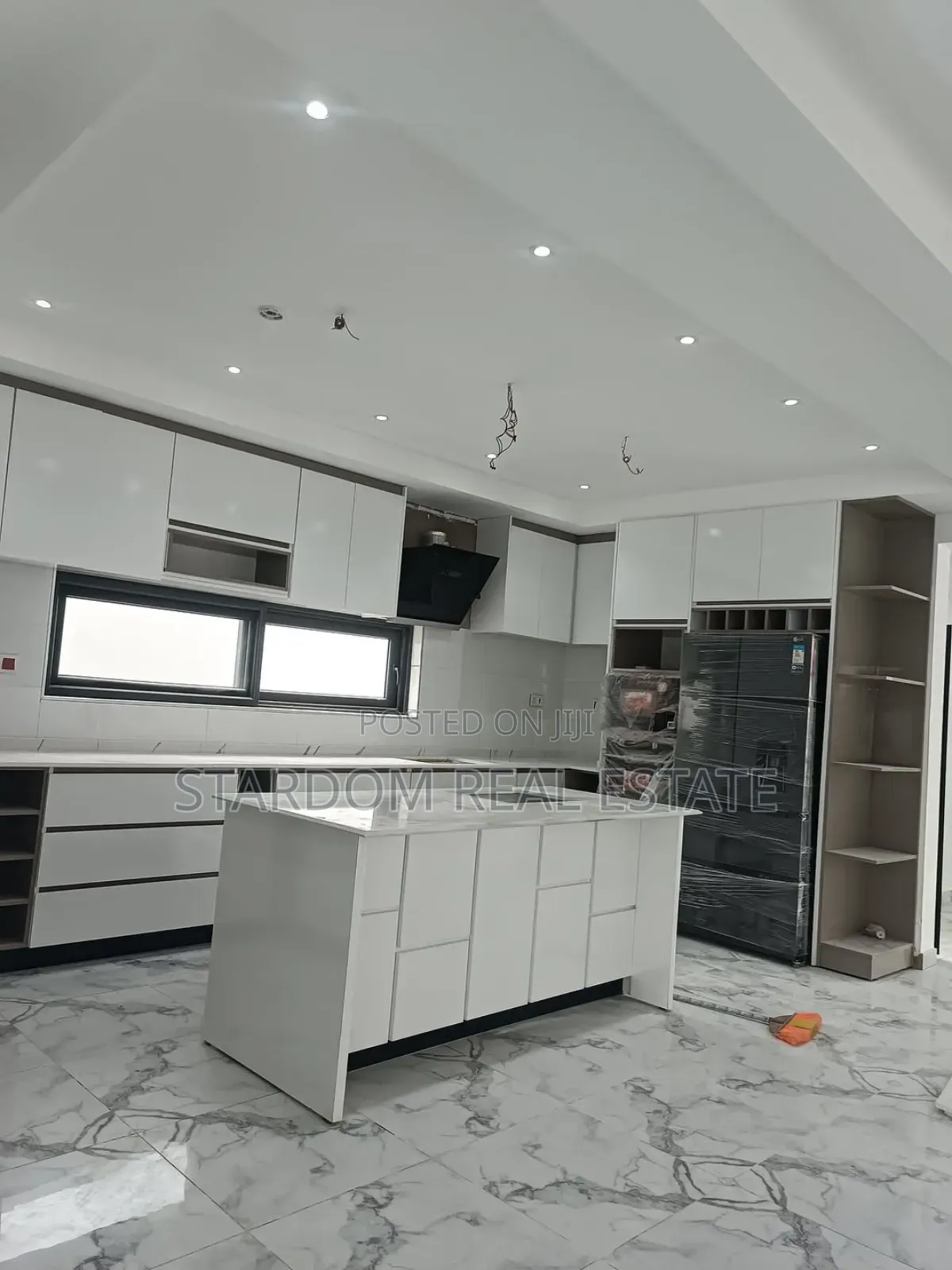 4bdrm Duplex in East Legon for sale