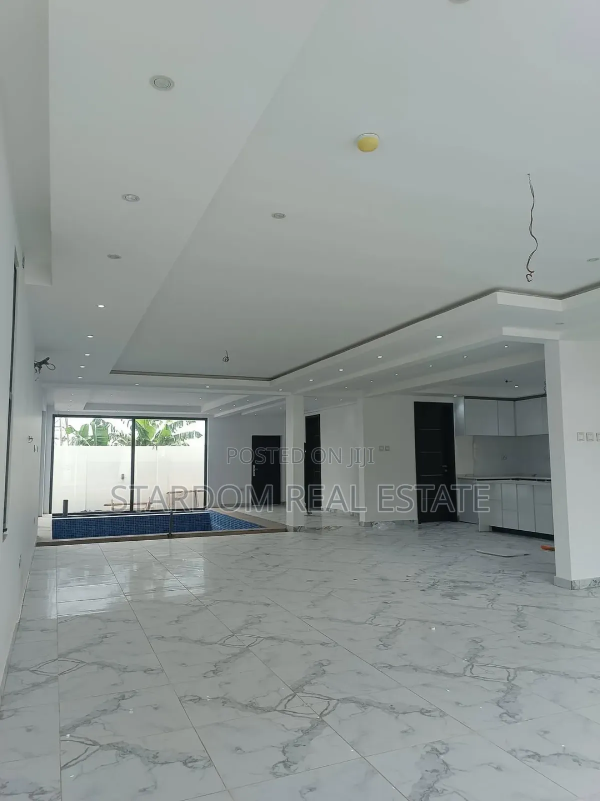 4bdrm Duplex in East Legon for sale