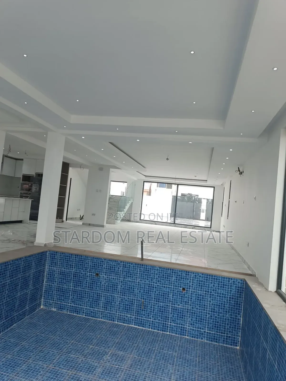4bdrm Duplex in East Legon for sale