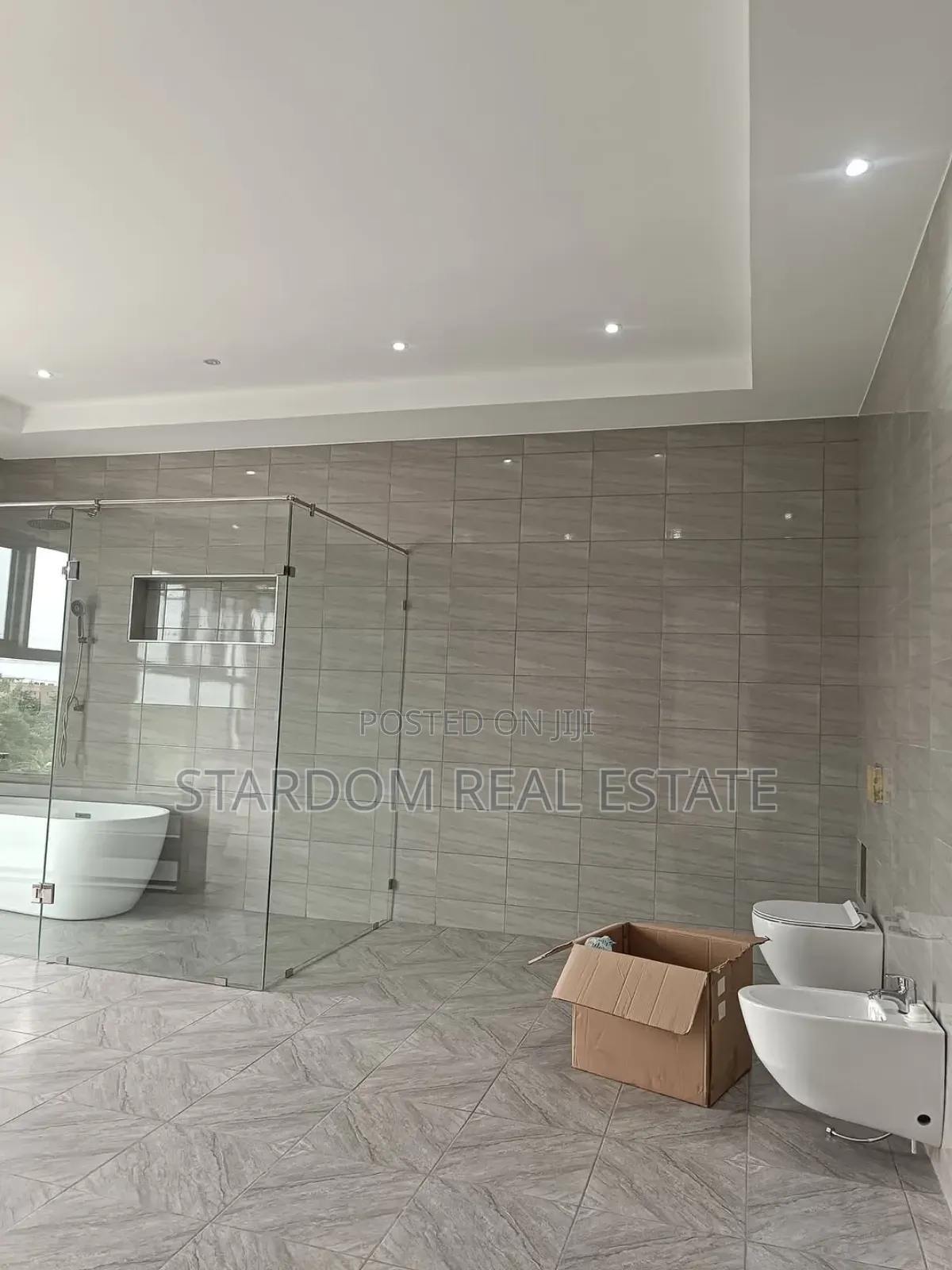 4bdrm Duplex in East Legon for sale