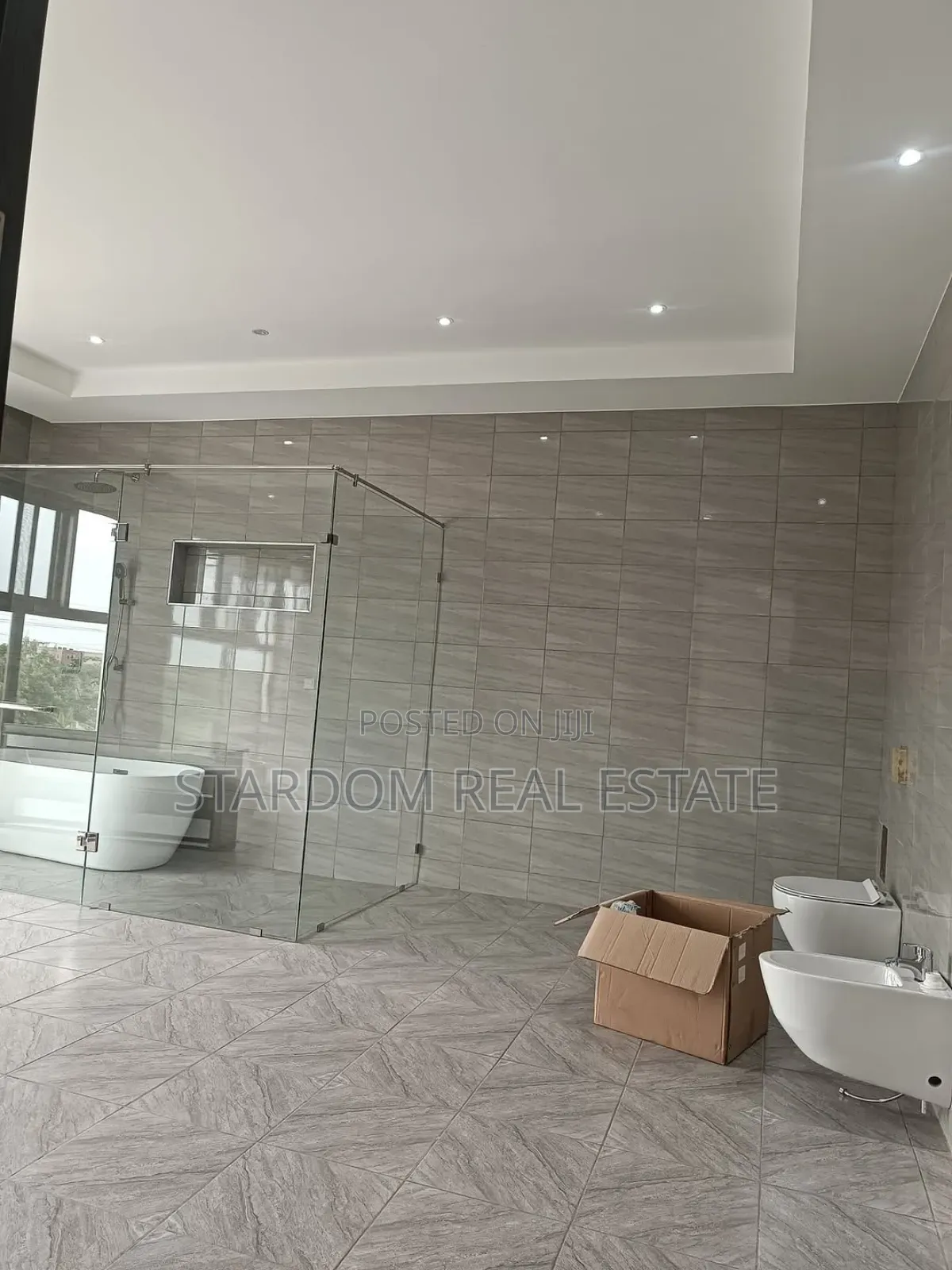 4bdrm Duplex in East Legon for sale