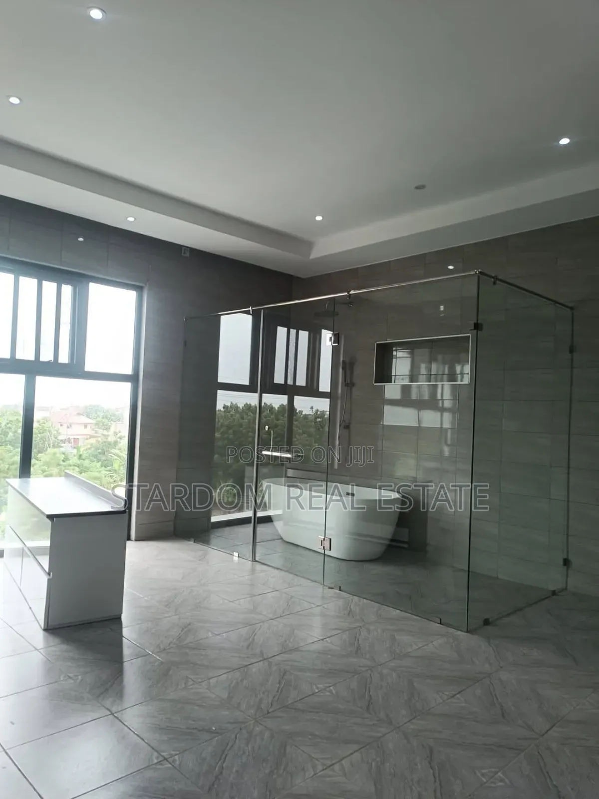 4bdrm Duplex in East Legon for sale