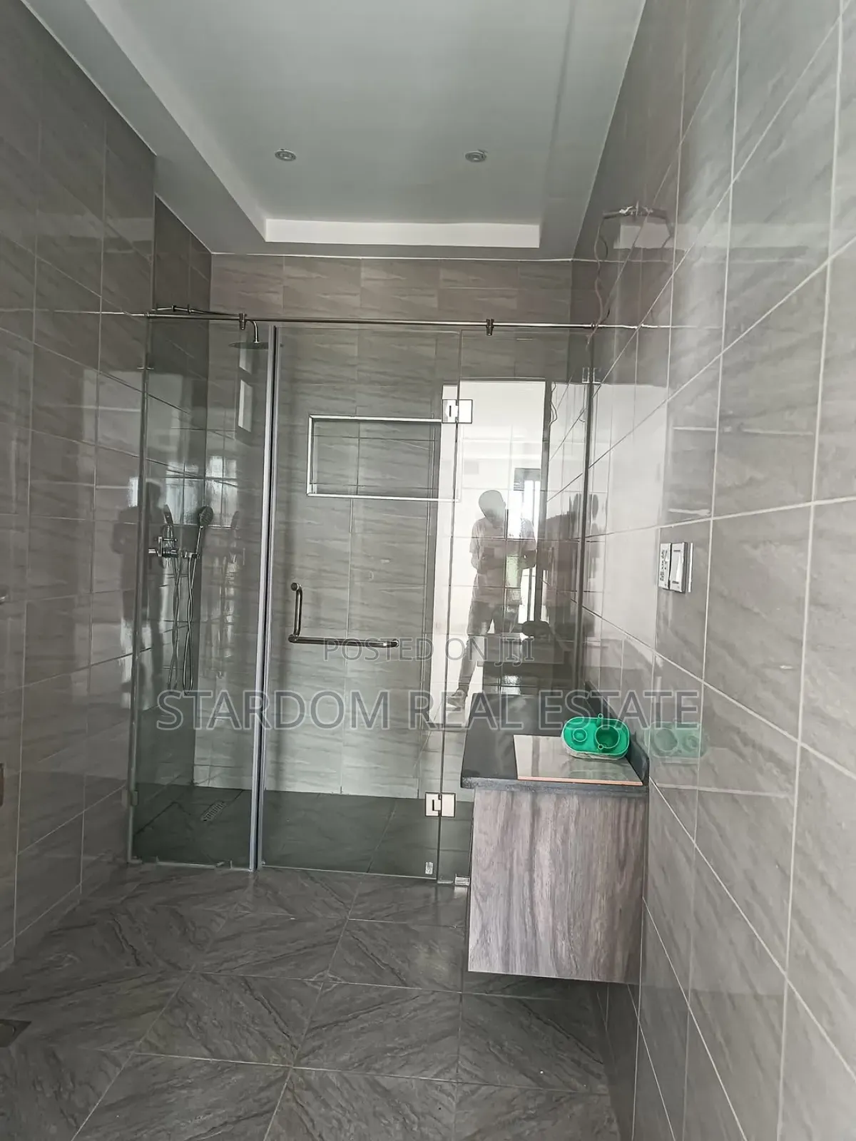 4bdrm Duplex in East Legon for sale