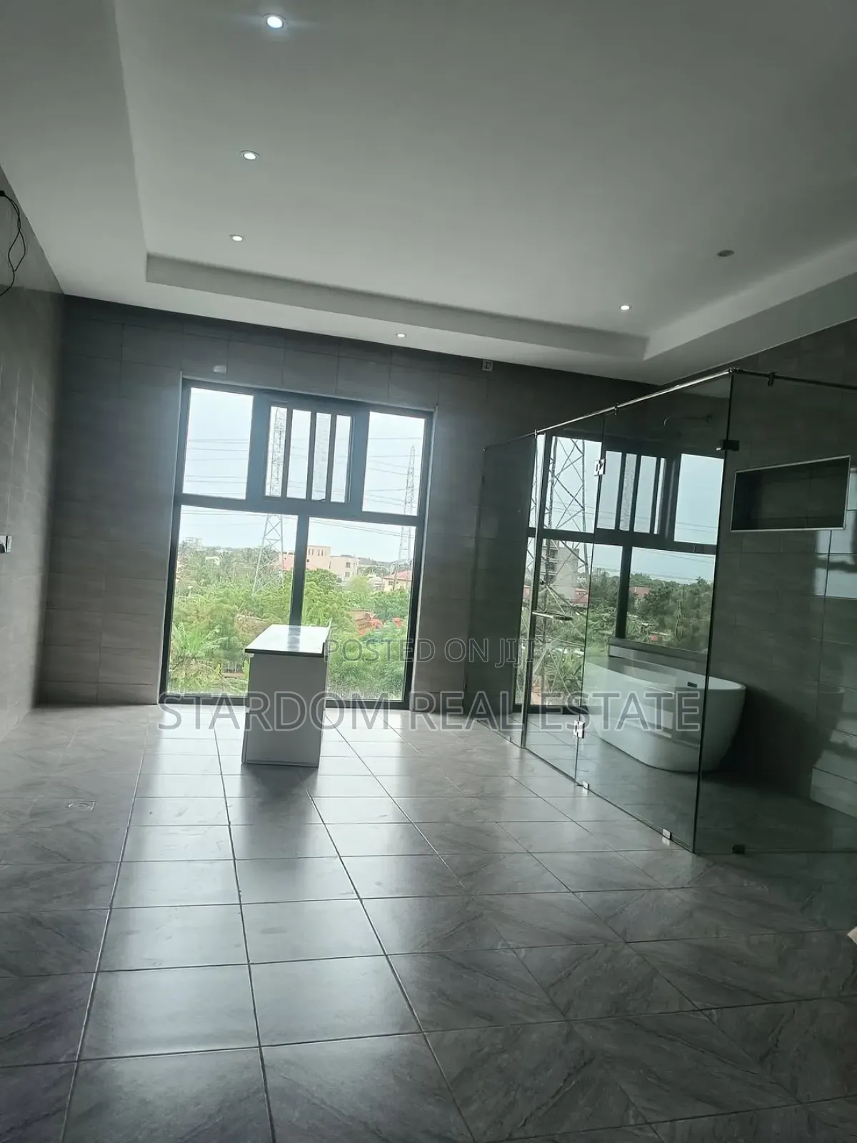 4bdrm Duplex in East Legon for sale