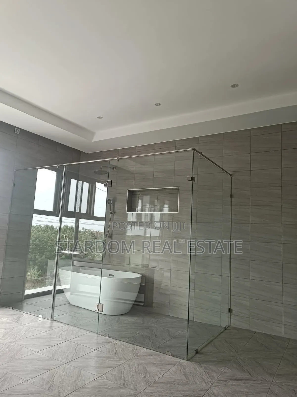 4bdrm Duplex in East Legon for sale