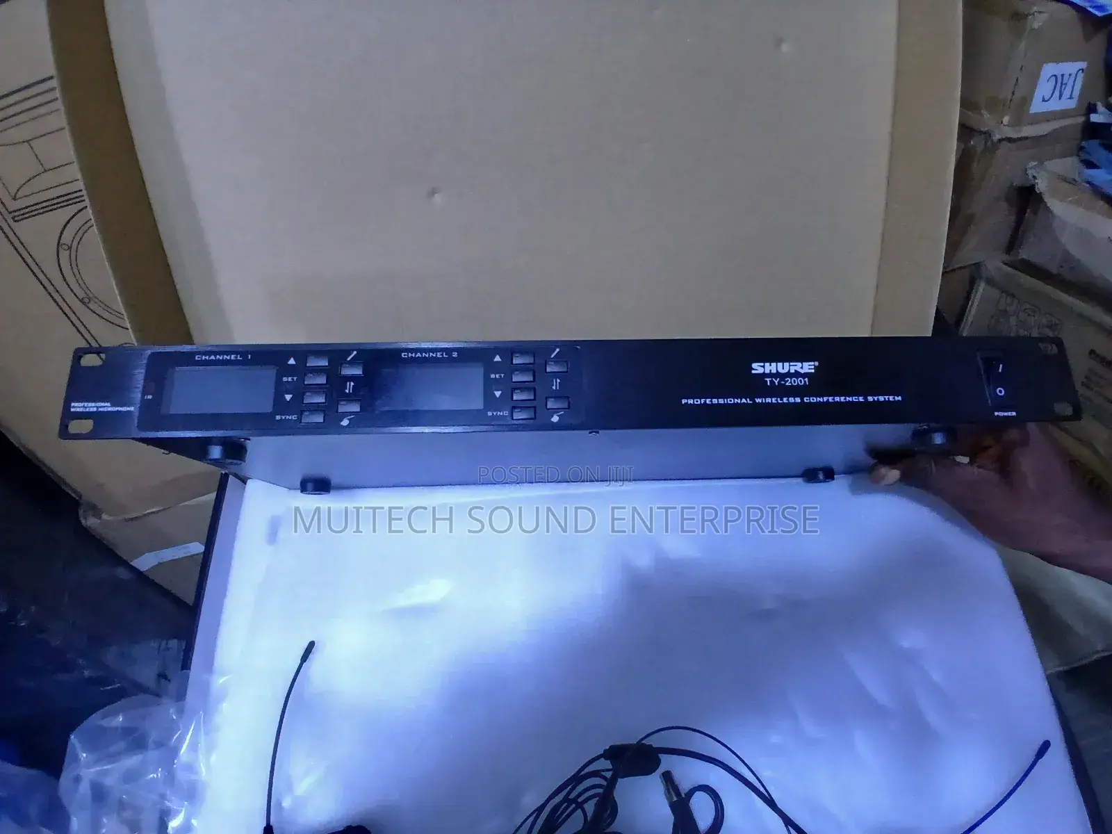 Shure Wireless Microphone( 2 in 1)