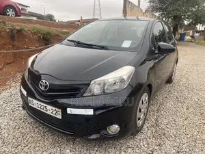 Photo - Toyota Yaris 2012 Black