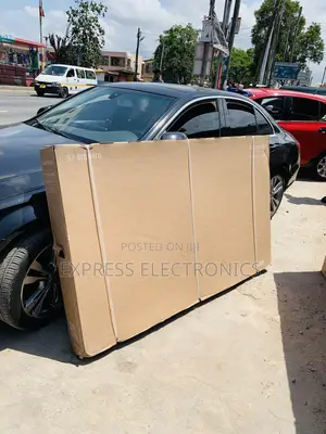 Samsung —-Uhd Smart 75”Du80000