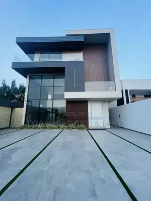 6bdrm House in East Airport for sale