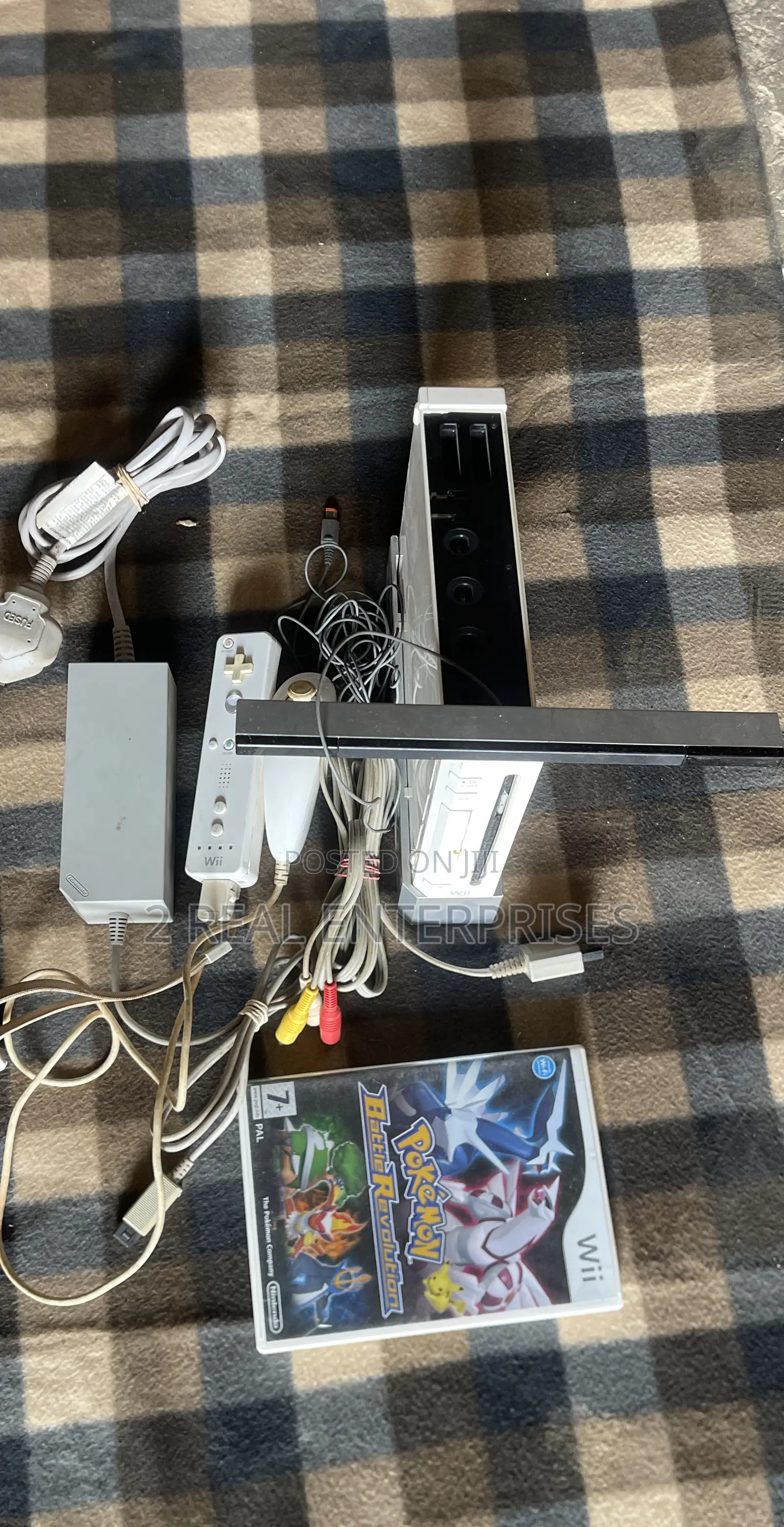 Complete Nintendo Wii Console With Pokémon Battle Game Game