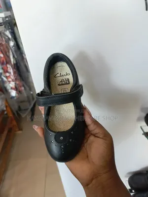 Girl's Black Clark School Shoe Size 9/27