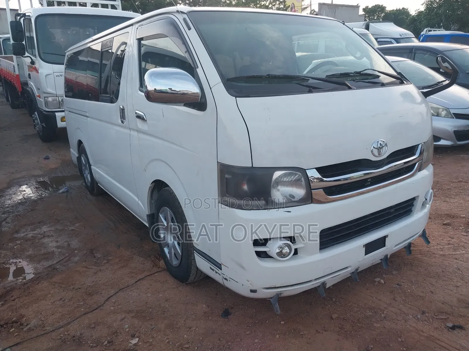 Toyota HiAce 2010 White