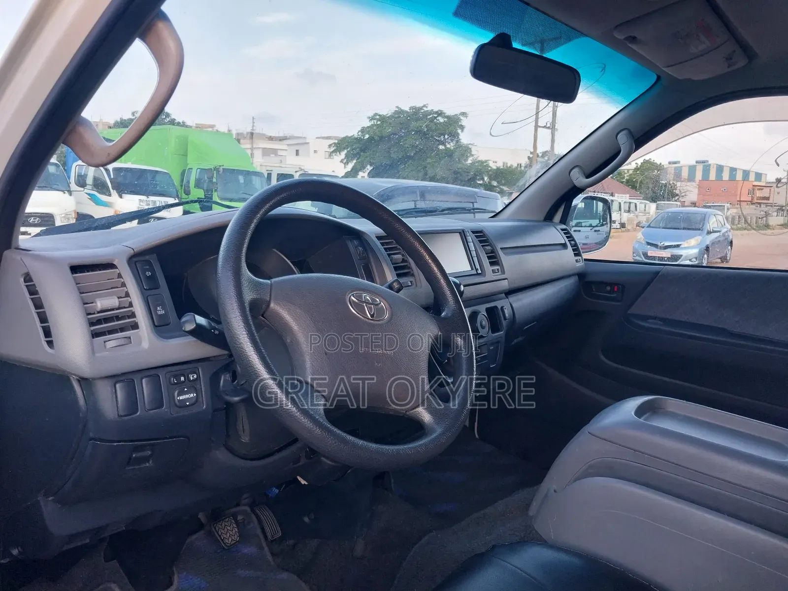 Toyota HiAce 2010 White
