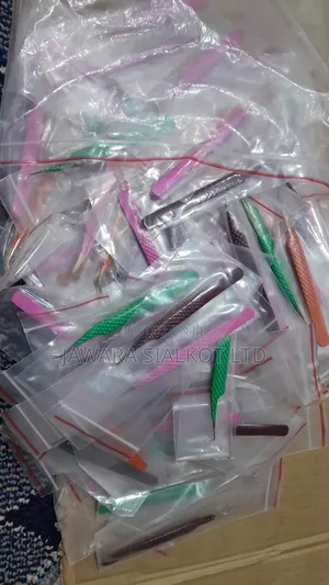Fiber Tip Tweezer With Different Tip Design and Colors