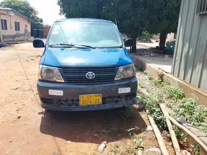 Toyota HiAce 2006 Blue