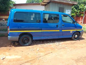 Toyota HiAce 2006 Blue