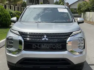 Mitsubishi Outlander SE 2022 Silver