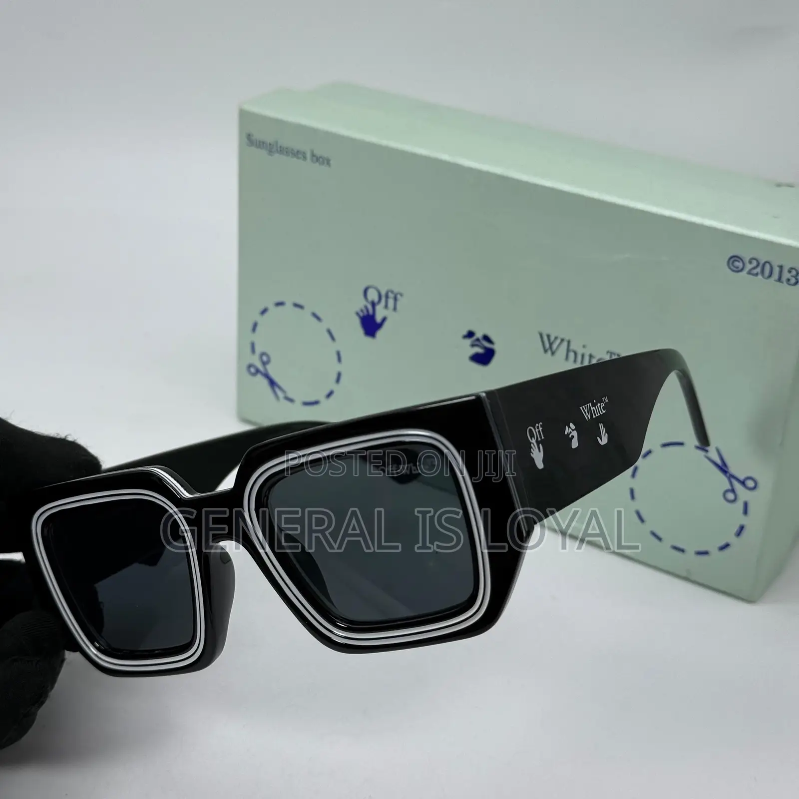 Offwhite Glasses / Mixture