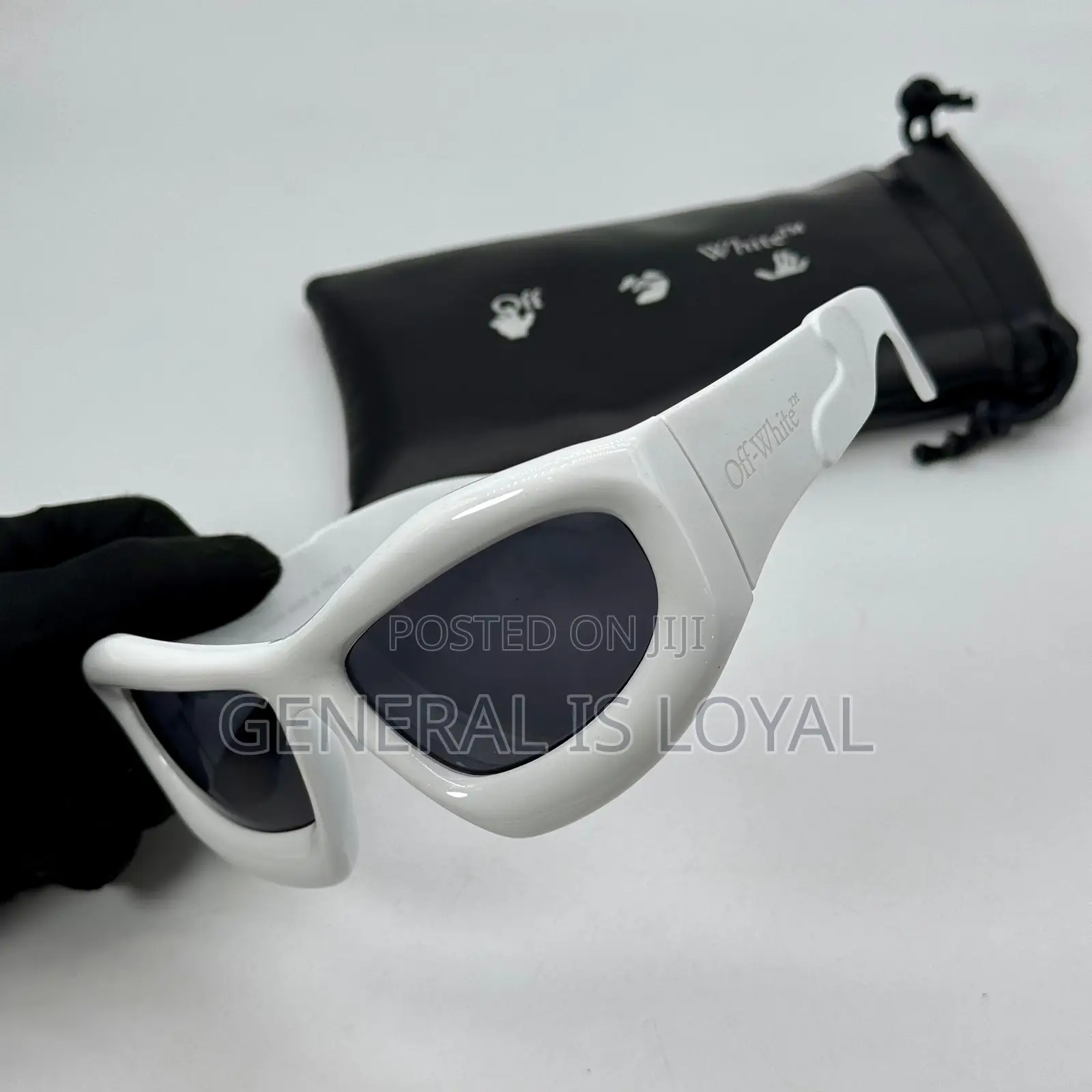Offwhite Glasses / Mixture