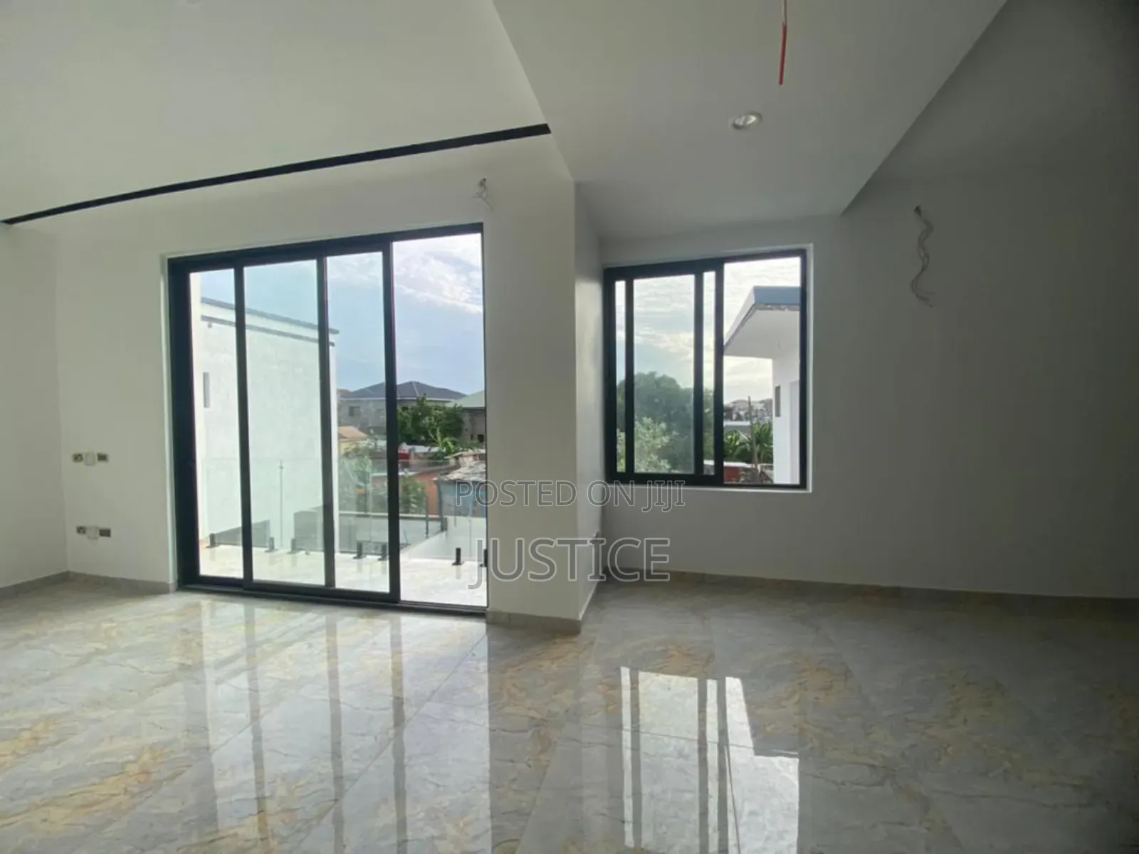 4bdrm Duplex in East Legon, American House for sale