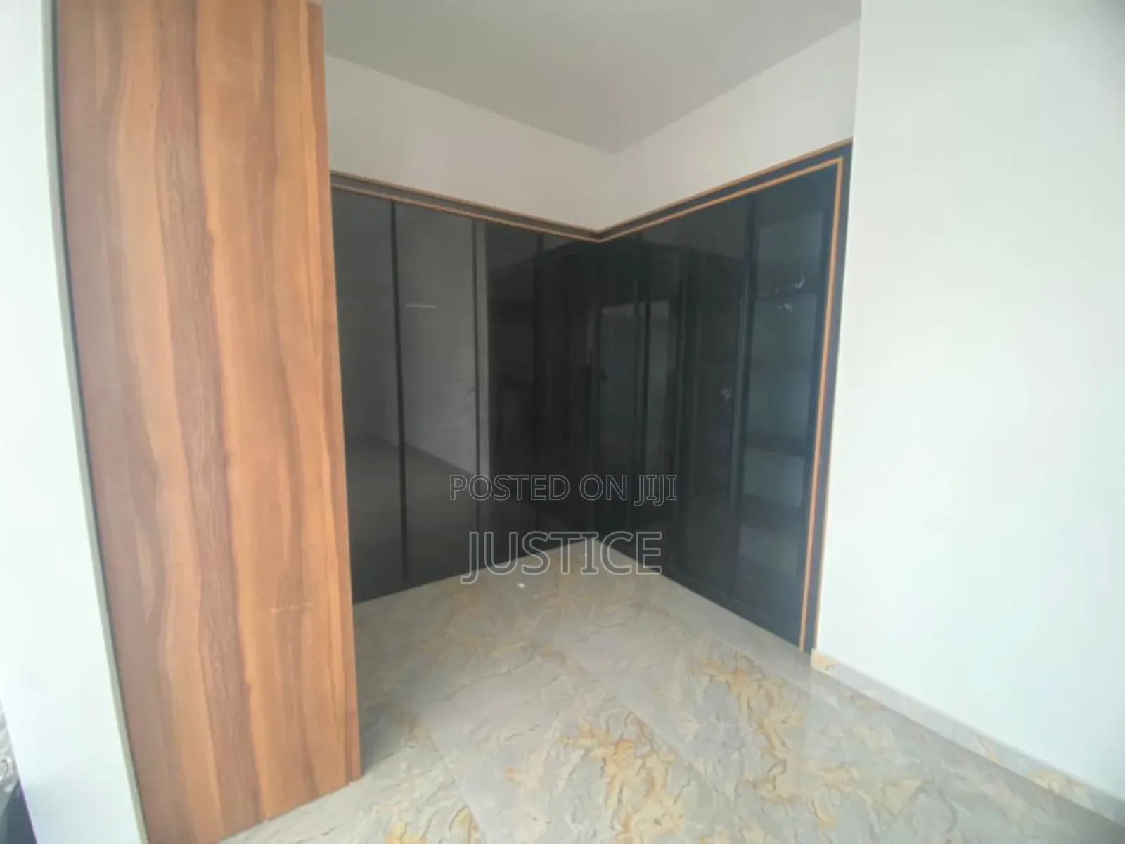 4bdrm Duplex in East Legon, American House for sale