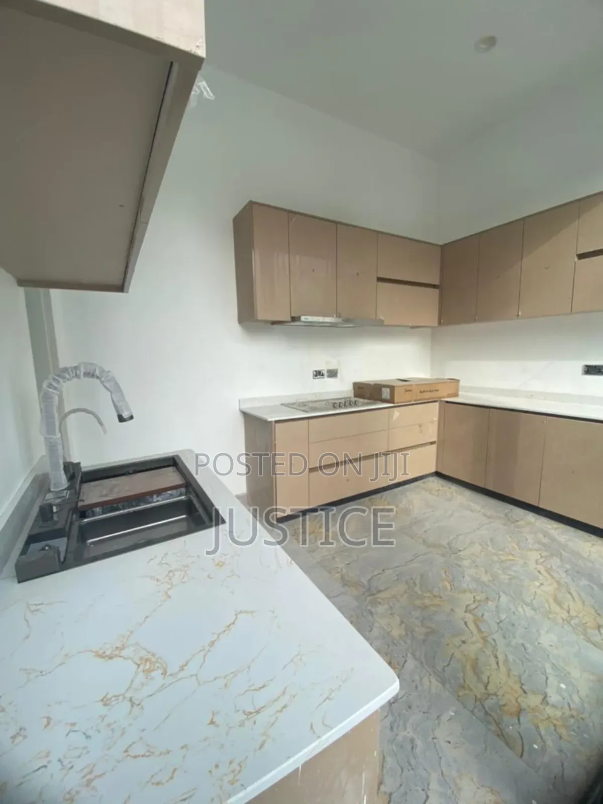 4bdrm Duplex in East Legon, American House for sale