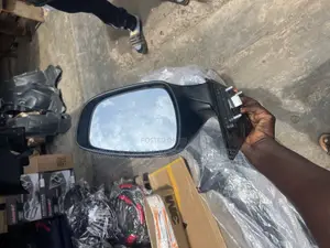 Hyundai Elantra 2012 2013 Driving Mirror ( Right Side )
